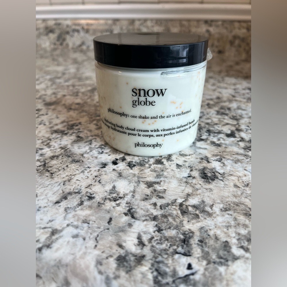 PHILOSOPHY ~ SNOW GLOBE HYDRATING BODY CREAM ~ 16 OZ NEW BUT
NOT SEALED